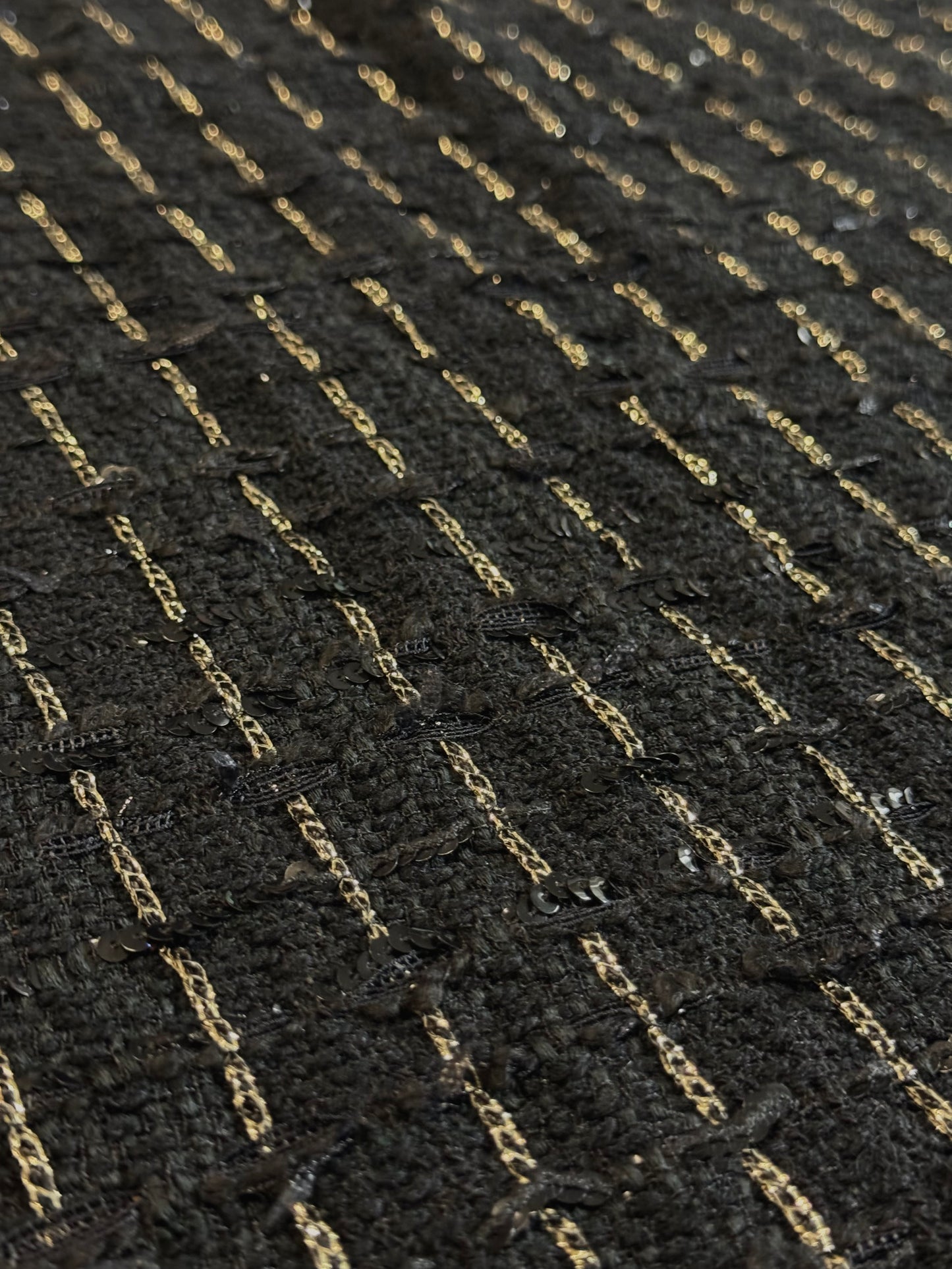 Tweed noir et doré à sequins - L: 1,30