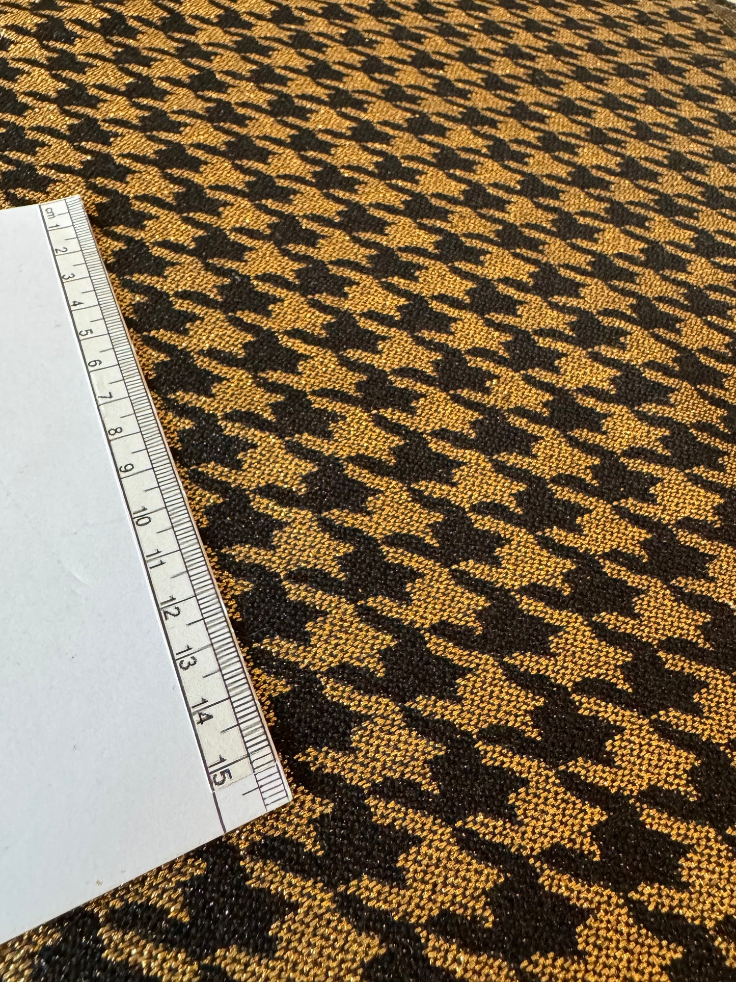Black and gold houndstooth fabric - L: 1.30 m