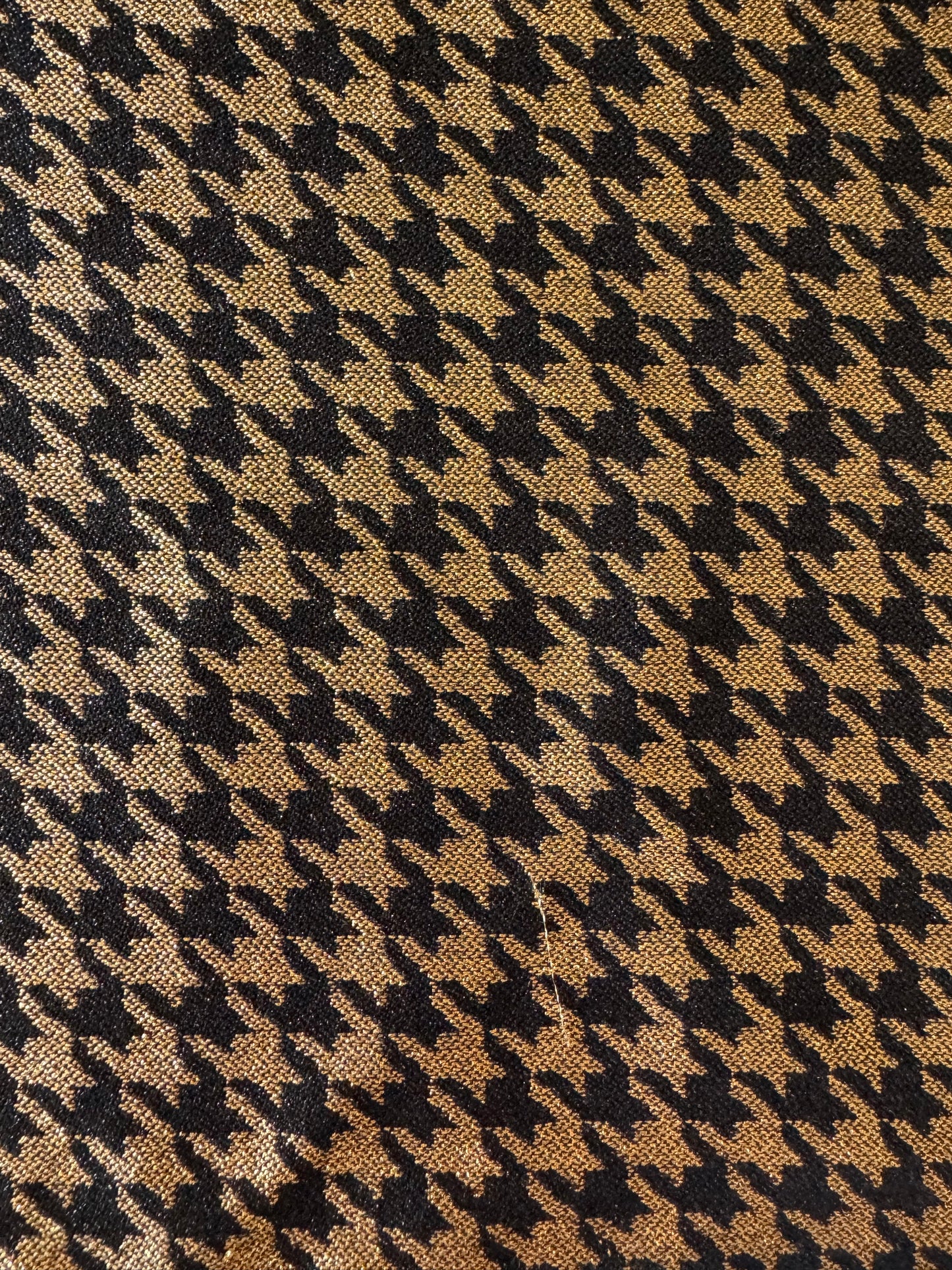 Black and gold houndstooth fabric - L: 1.30 m