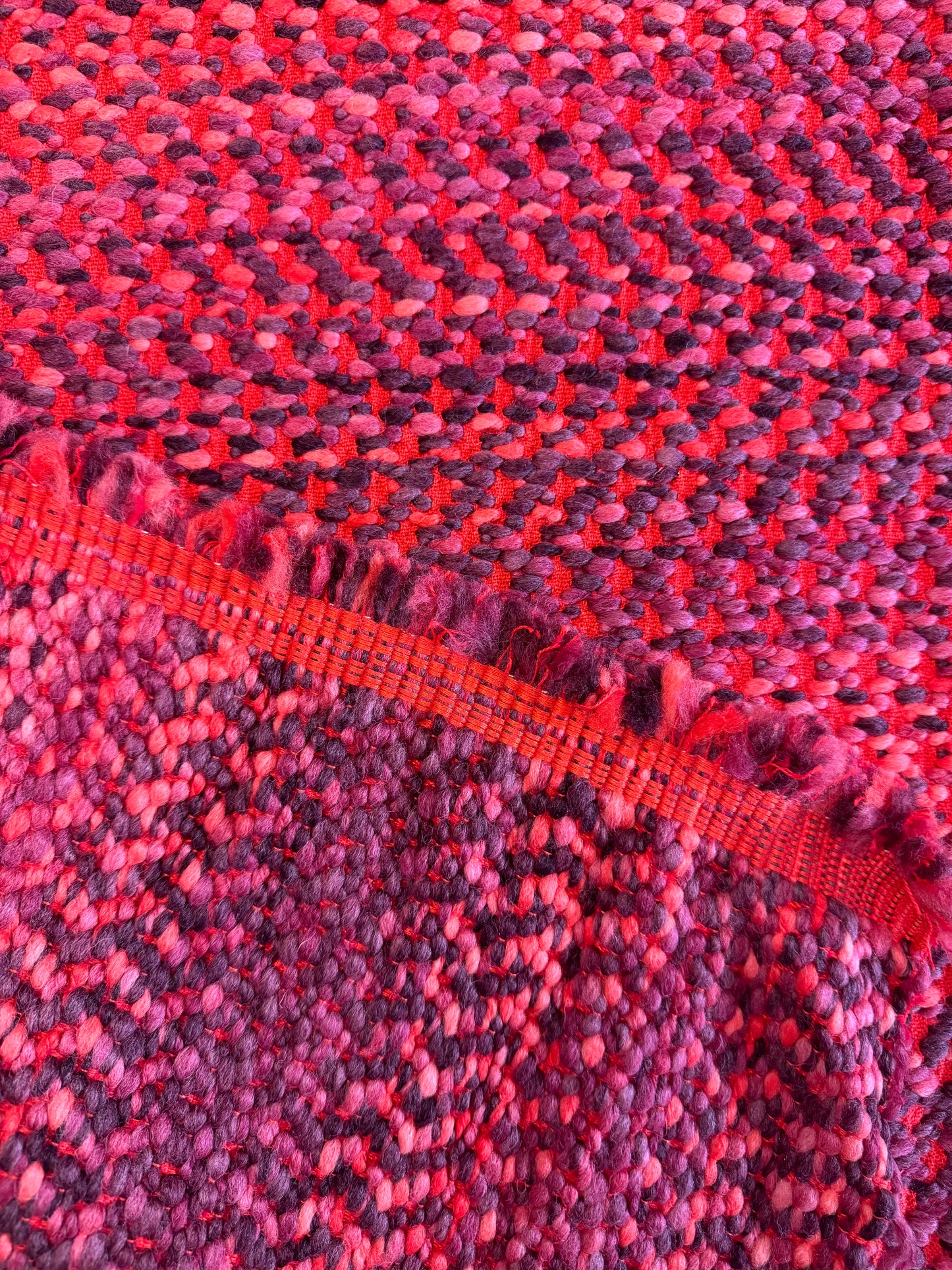 Tissu laineux rouge et violet - L: 2,40 m
