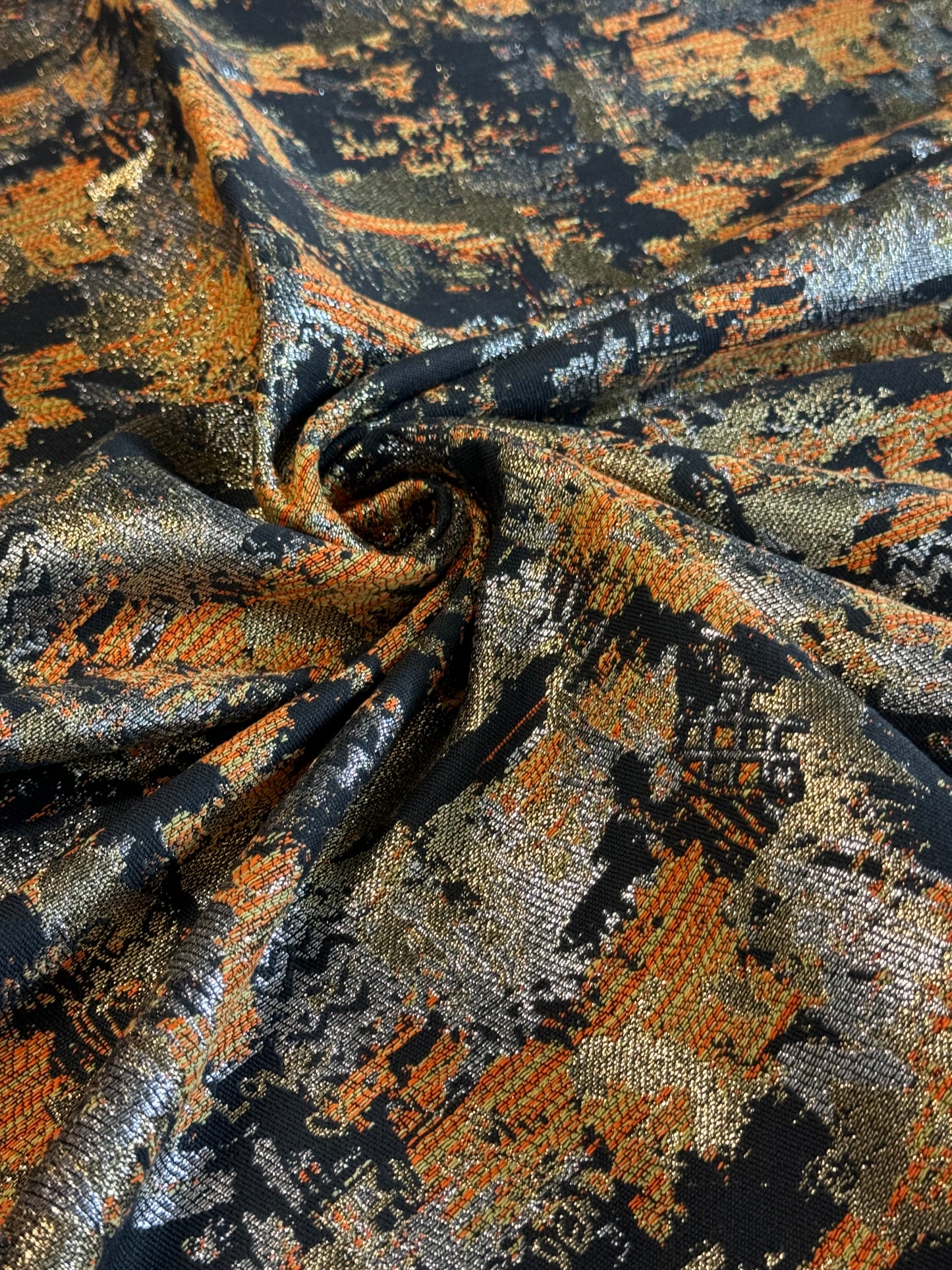 Tissu effet peinture noir orange doré - L: 1,60 m