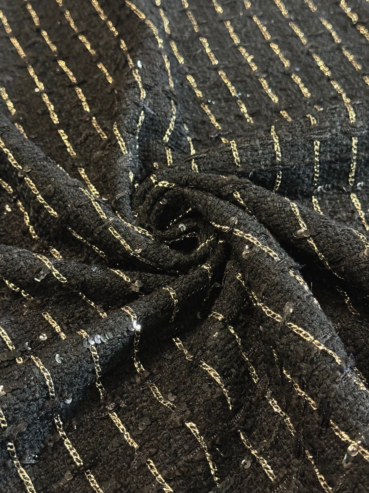 Tweed noir et doré à sequins - L: 1,30