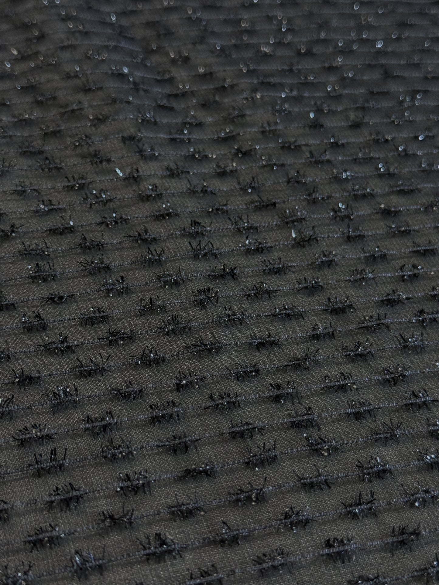 Tissu au mètre, Organza tissé avec des fils texturés noir
