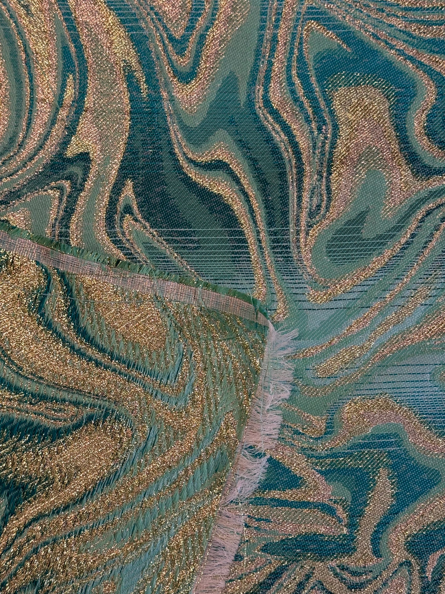 Tissu abstrait vert d’eau et doré - L: 1,80 m