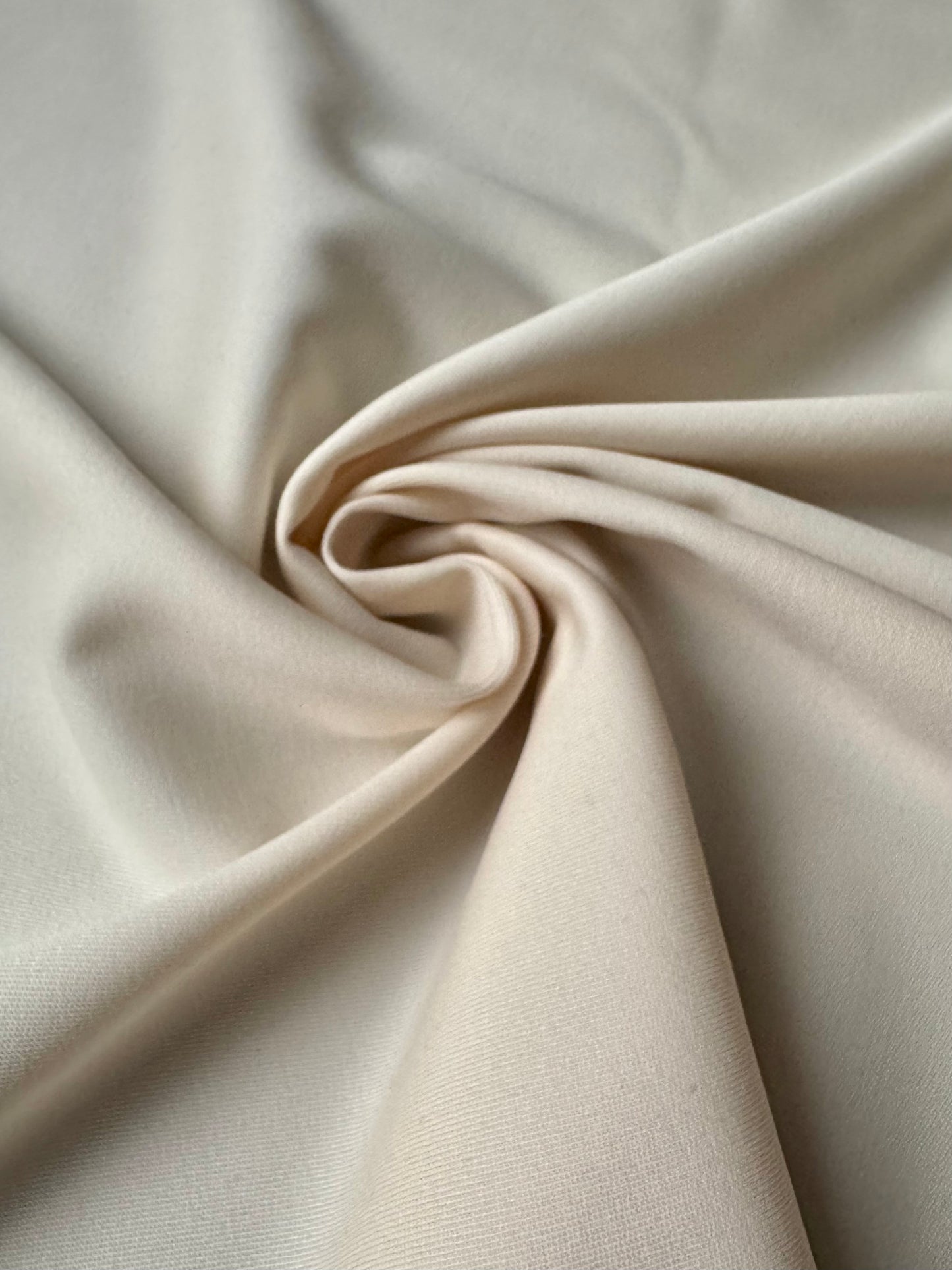 Tissu au mètre, Lainage écru